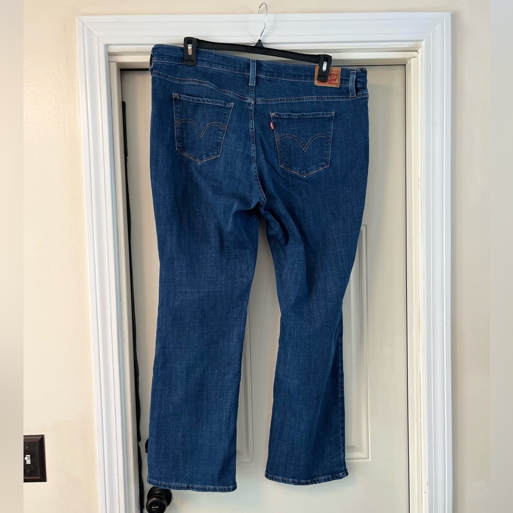 Levi’s Classic Bootcut in medium blue wash! Size 18W! Great condition! - Picture 4 of 12